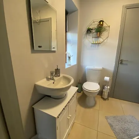 אכסניה Pier House *