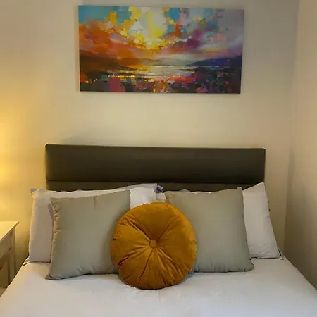Pier House Lodge *