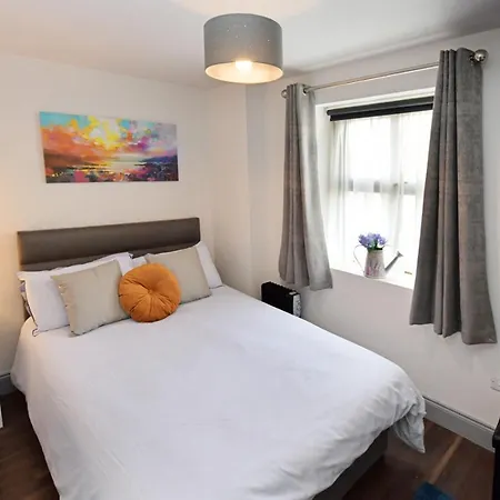 אכסניה Pier House