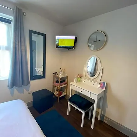 Pier House Lodge *