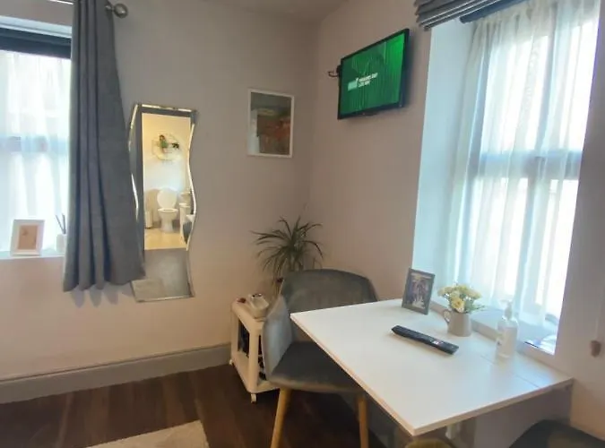 Pier House 丁格尔